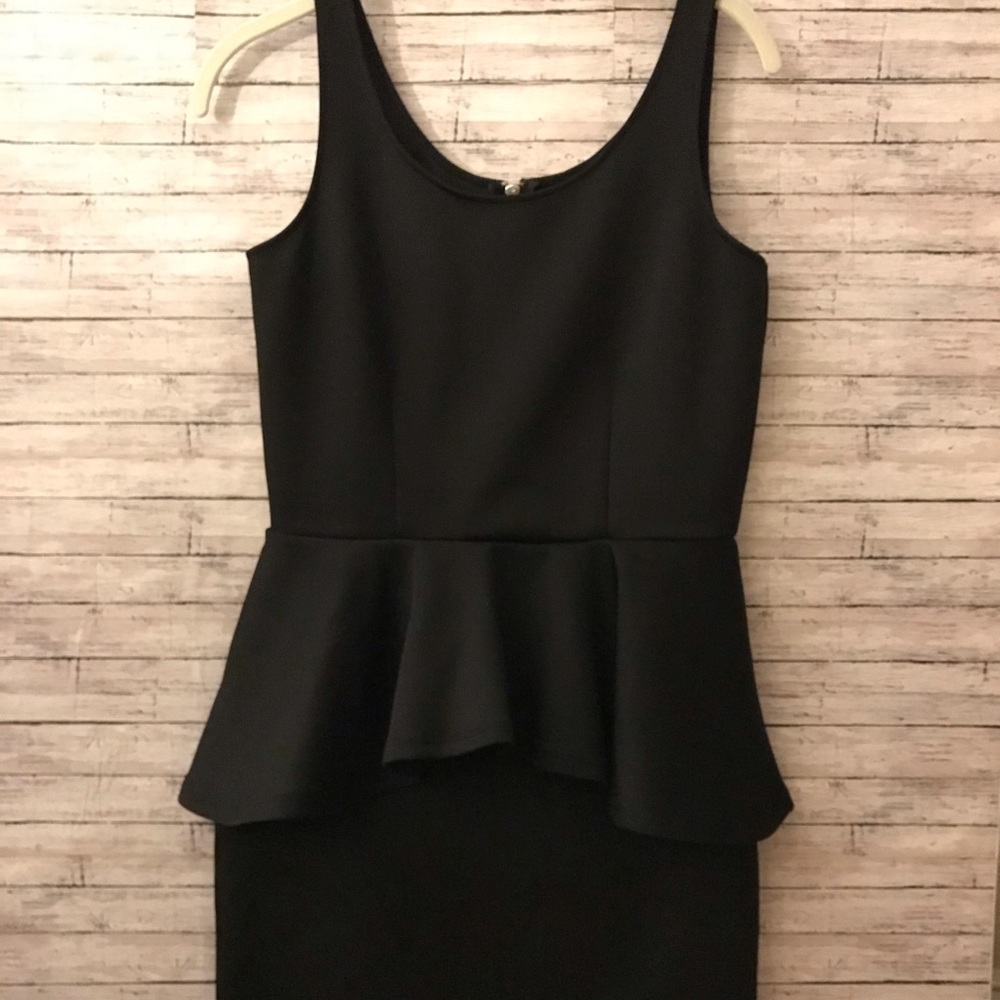 Dividend black dress